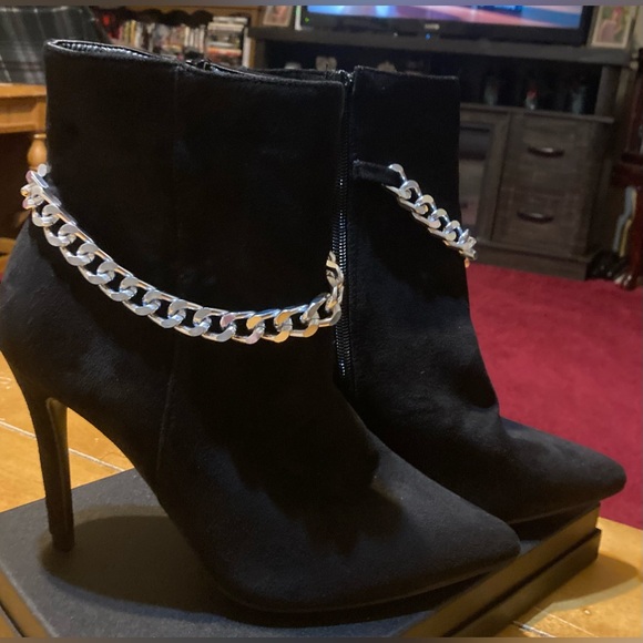 NWT Ladies Size 10 Mata Cravings 4” Heels With Chain - Picture 3 of 16